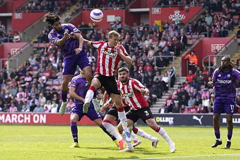 هدف +90 يهدد ساوثامبتون بأسوأ موسم في تاريخ الدوري الإنجليزي